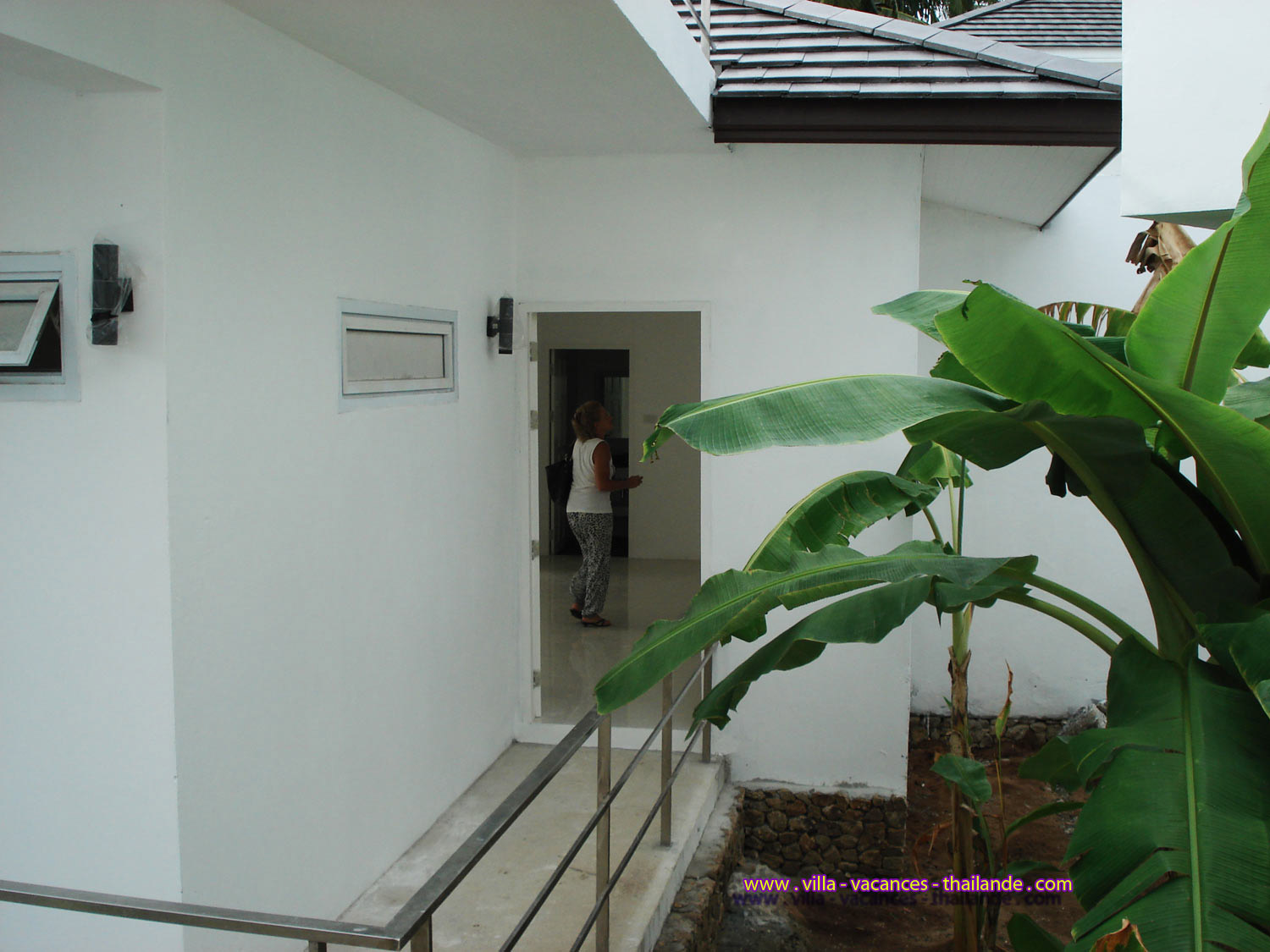 photo 4 English holiday villa rental thailand entry home-chaweng Koh Samui for 4 people 5 people 6 people 